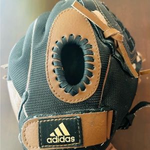 Youth fielder’s glove